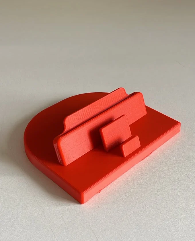 Base roja del Stand 3 Desk con tarjetero frontal